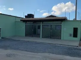 Casa, 1 quadra da praia.