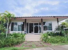 Lamphurai Riverside Resort and Spa