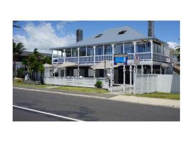 Nana Glads Beachfront Accommodation, motel em Whitianga