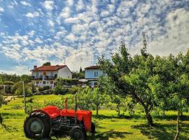 Agriturismo 30, farm stay in Moniga