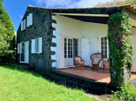 Stone House - Sete Cidades, hotel in Sete Cidades