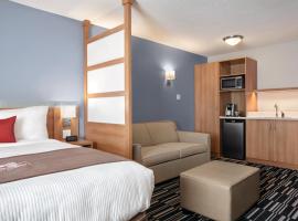 Microtel Inn & Suites by Wyndham Val-d Or, hotel u gradu Val-dʼOr
