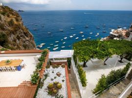 Amalfi Coast Luxury Villa with Swimming Pool, πολυτελές ξενοδοχείο σε Praiano