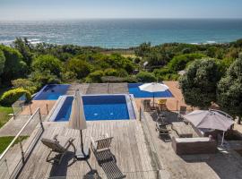 Luxury Beachfront Villa, hotel de luxo em Colares