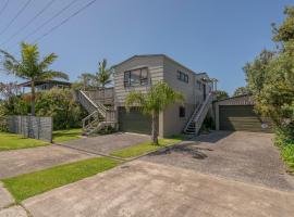Surf Stay - Whitianga Holiday Home, hotel in Whitianga
