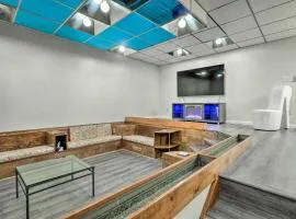 Walk to Pawtucket Country Club! Sleek Condo