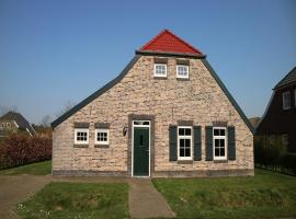 Comfortable farmhouse villa with two bathrooms in Limburg, vikendica u gradu 'Roggel'