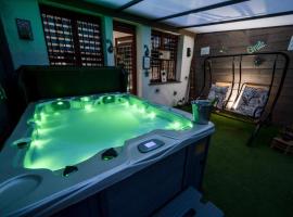 Spa privatif Toulouse Jacuzzi, villa in Aucamville