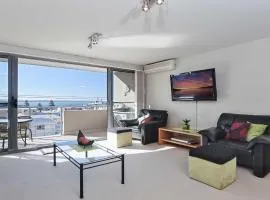Bayview Apartments, 11,42 Stockton Street - Three bedroom unit In the heart of town with air con, lift and secure parking
