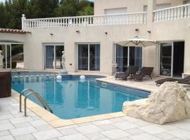 La Pinède D'Estarac, hôtel avec piscine à Bages