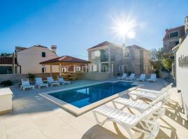 Residence & Pool Villa Schwarz Suites, viešbutis mieste Cavtatas