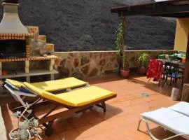 2 bedrooms house with furnished garden and wifi at Mogan 4 km away from the beach
