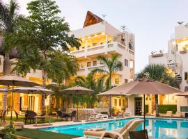 Álamos Inn Hotel con Jacuzzi y Piscina, hotell sihtkohas Cancún
