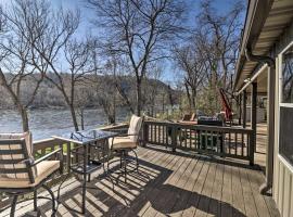 White River Fishing Escape with Deck and Patio!, hotel with parking in Cotter