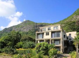 Charming studio in Moka 40 m² with mountain view terrace, hotel a Moka