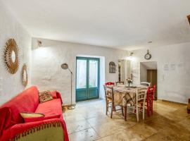 Maison de 2 chambres avec vue sur la ville terrasse et wifi a Bonnieux, hôtel à Bonnieux