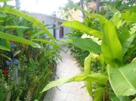 Appartement charmant à Port-Louis avec jardin clôturé
