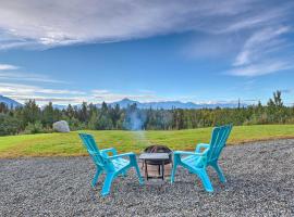 Secluded Palmer Home with Mountain Views!, hotel i Palmer