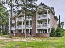 Anderson Creek Resort Condo on Golf Course with Pool, hotel di Spring Lake