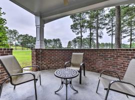 Resort-Style CondoandSuite on Golf Course with Pool!, apartment in Spring Lake