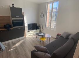 Cosy Flat Carteret - Appartement centre bourg - 4 personnes, מלון בברנוויל-קרטרט