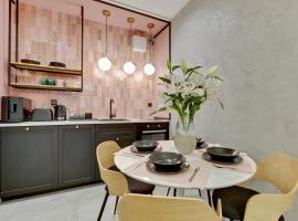 Aura III Apartments & Free Parking by Downtown Apartments