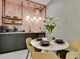 Aura III Apartments & Free Parking by Downtown Apartments