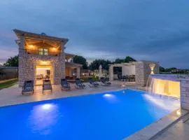 Villa Vistra, Brand New Luxury Villa with Poolbar
