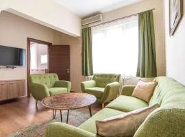 Elegant & Stylish 2 Bedroom Top Central Apartment