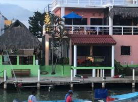 Villa Santa Barbara: Barra de Navidad şehrinde bir evcil hayvan dostu otel