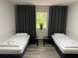 Fitters' accommodation near Dresden - comfortable beds, only men, free WLAN & parking spaces, also for trucks