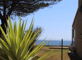 Villa au bord de mer, avec vue mer et accès plage: San-Nicolao şehrinde bir tatil evi
