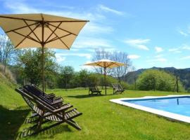 Ripoll Villa Sleeps 19 with Pool, hotell i Ripoll