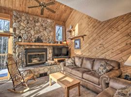 Lutsen Mountain Townhome - 2 Mi to Lake Superior!, hotel in Lutsen