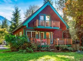 Riverfront Gold Bar Cabin by Hiking and Stevens Pass, хотел с паркинг в Gold Bar