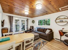 Wanderlust Cottage, villa in Guerneville