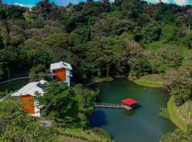 Burbi Lake Lodge Monteverde、モンテベルデ・コスタリカのホテル