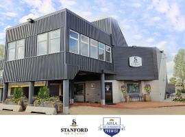 Stanford Inn & Suites, hotel sa Grande Prairie