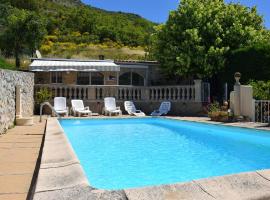 Appartement de 2 chambres avec piscine privee jardin clos et wifi a La Roche sur le Buis, отель с парковкой в городе La Roche-sur-le-Buis