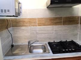 Charmant bungalow &agrave; Hell-Bourg avec vue sur montagnes et jardin