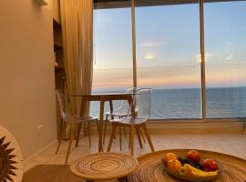 daniel hotel beach view boutique apt, hotel in Herzelia 