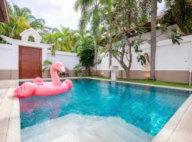 Majestic Residence Pool Villas 3 Bedrooms Private Beach, pet-friendly hotel in Pattaya South