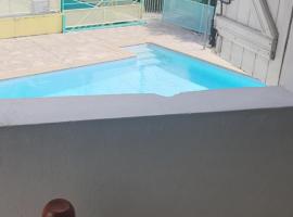 El Rancho, hotel v destinaci Grand-Bourg