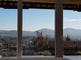 Blick über Krems mit Terrasse, hôtel à Krems an der Donau près de : Kunsthalle Krems