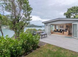 Otahuahua - Akaroa Holiday Home, proprietate de vacanță aproape de plajă din Takamatua Bay