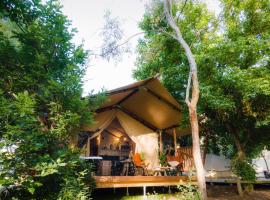 Castlemaine Gardens Luxury Safari Tents, acomodação com cozinha em Castlemaine