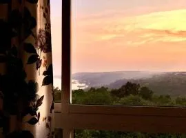Birdsnest River view Holiday Home