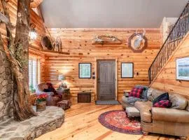 Iron Mountain Lodge - Beautiful Cabin With Forest & Mountain Views!