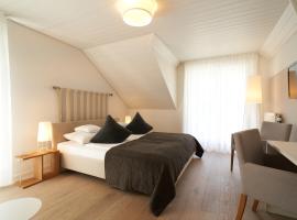 Gästehaus am Wasserschloss & Restaurant Wasserschloss Inzlingen, Bed & Breakfast in Inzlingen