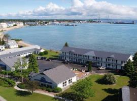 Sunrise Beach Motel, motel en Mackinaw City